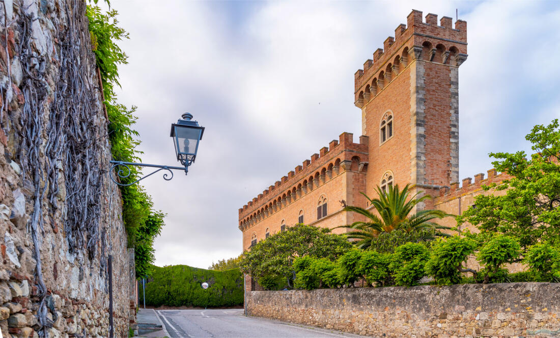 Zamek w Bolgheri w Toskanii