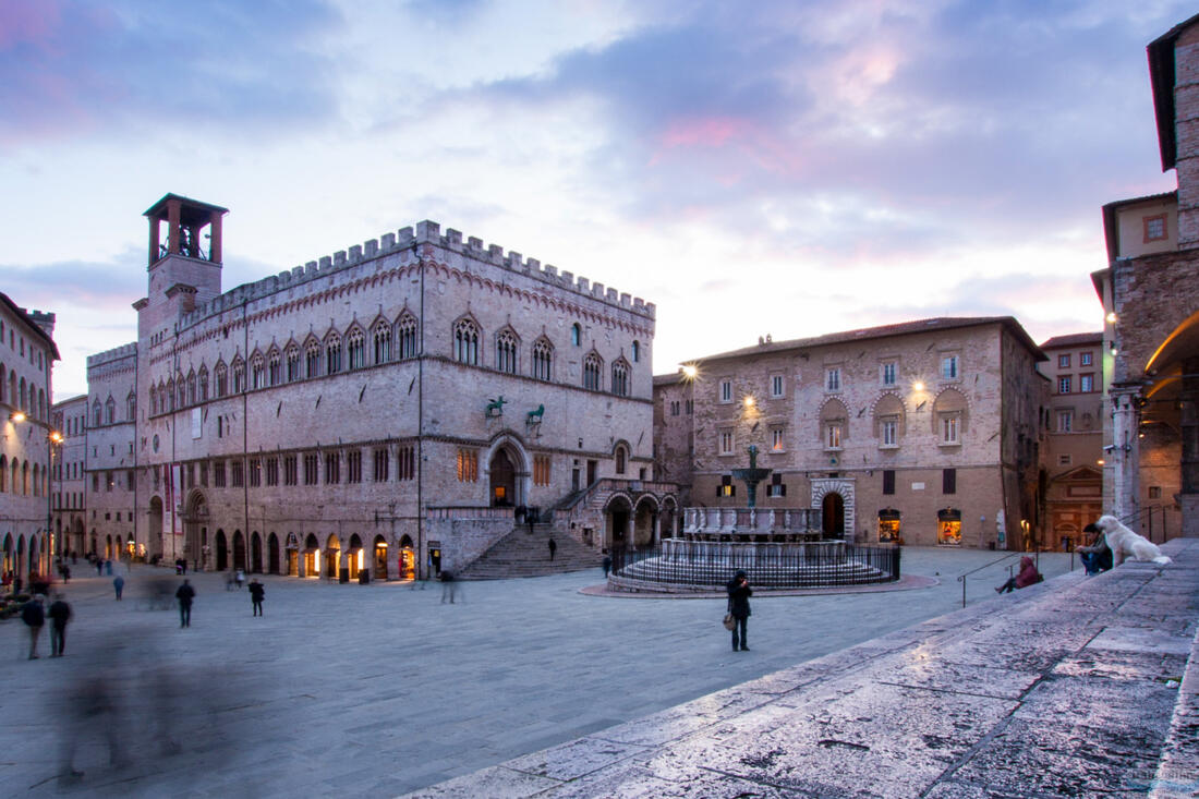 Perugia - Piazza IV Novembre - Maggiore-Brunnen und Palazzo dei Priori