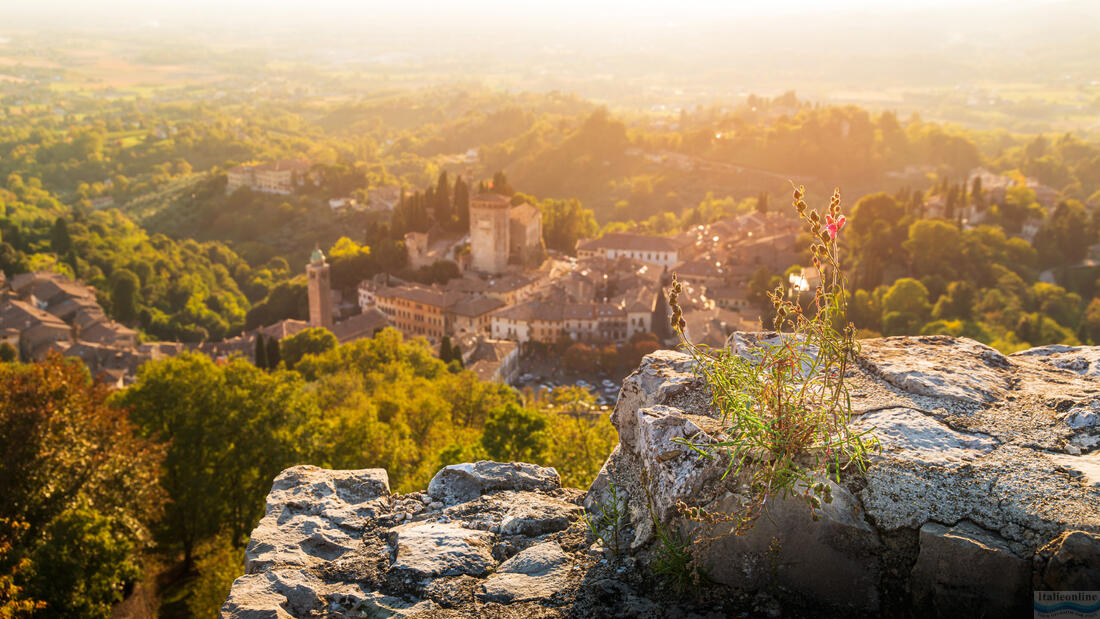 Widok na zamek z twierdzy Rocca di Asolo – Asolo – Treviso
