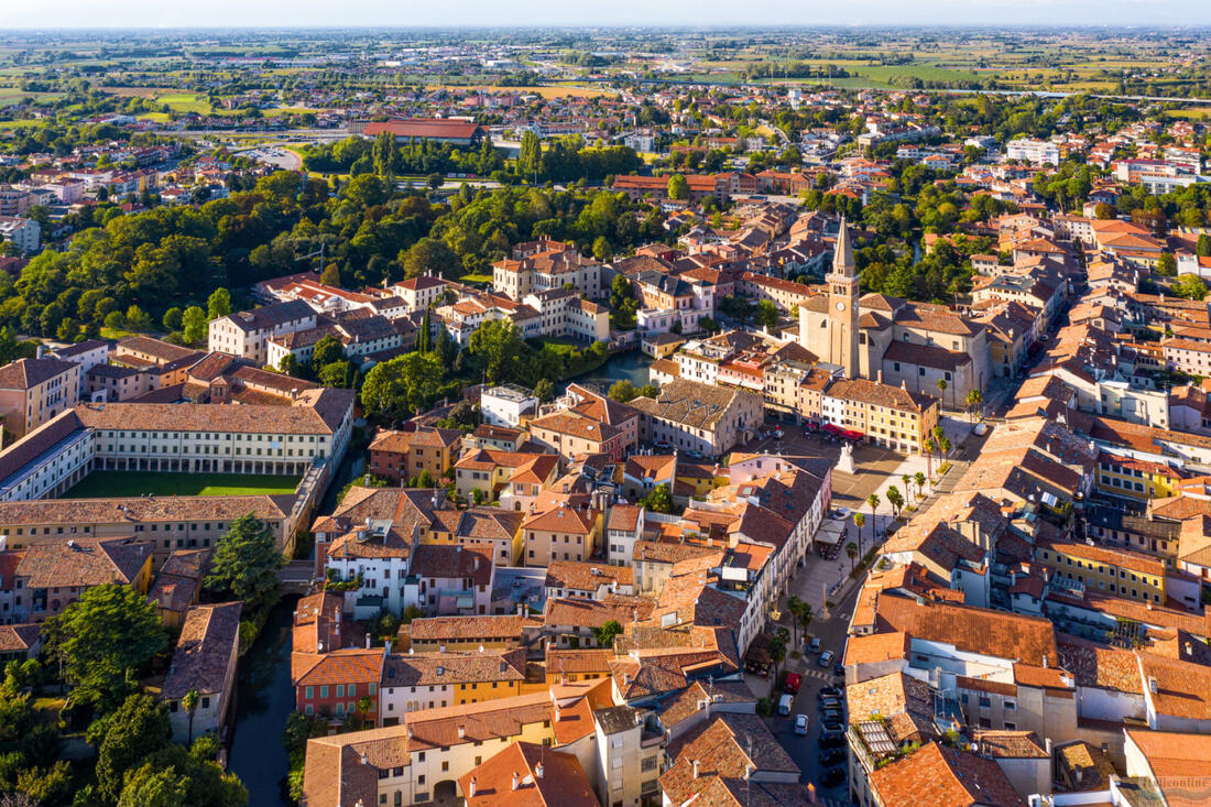 Luftfoto af det historiske centrum af byen Portogruaro