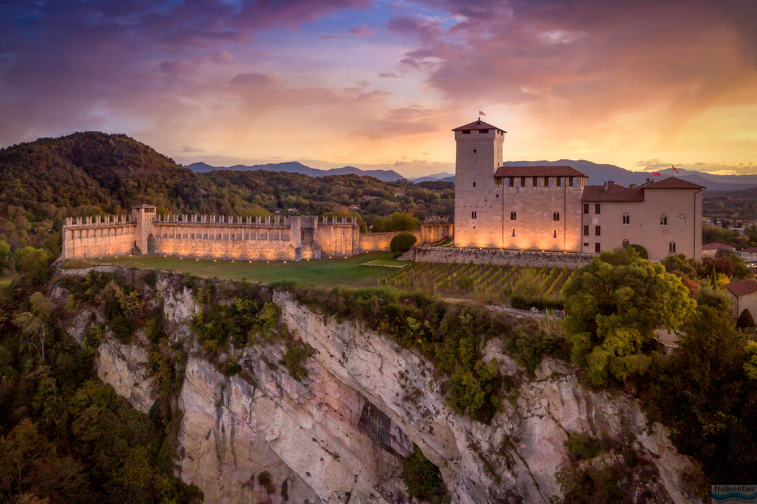 Rocca di Angera slot med middelalderhave