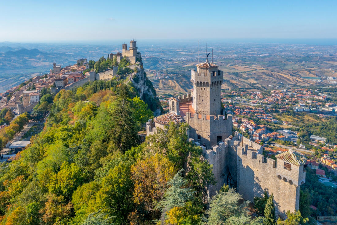 Dwie z trzech wież San Marino – Torre Guaita i Torre Cesta
