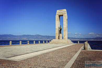 Reggio Calabria, byen med den smukkeste strandpromenade og gamle bronzestatuer