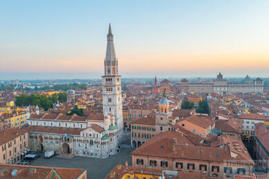 Modena, mesto pamiatok, gastronómie a áut