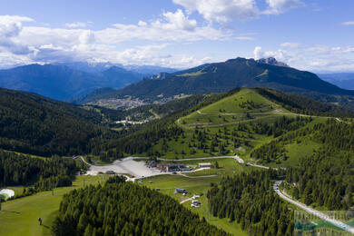 Alpe Cimbra - om vinteren et paradis for skiløbere, om sommeren et idyllisk bjergparadis