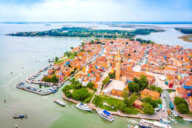 Burano: L'isola dei colori e dell'arte del merletto