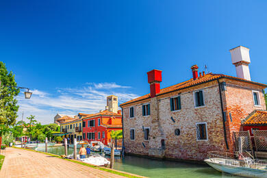 Torcello: Un'isola di silenzio e storia nel cuore della laguna veneziana