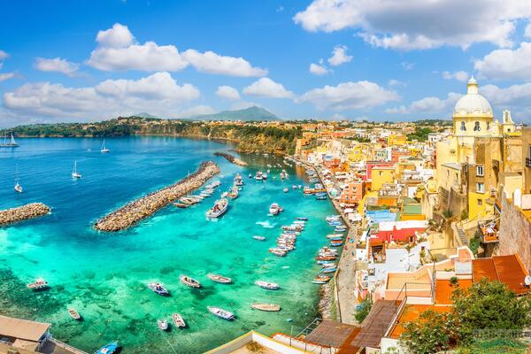 Procida, en farverig ø i Napolibugten