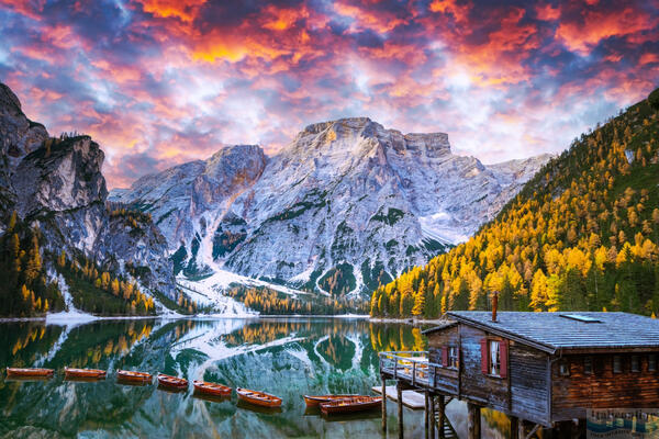 Lago di Braies, specchio del cielo