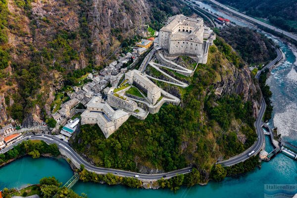 Forte di Bard: Geheimnisse und Legenden einer verlorenen Burg