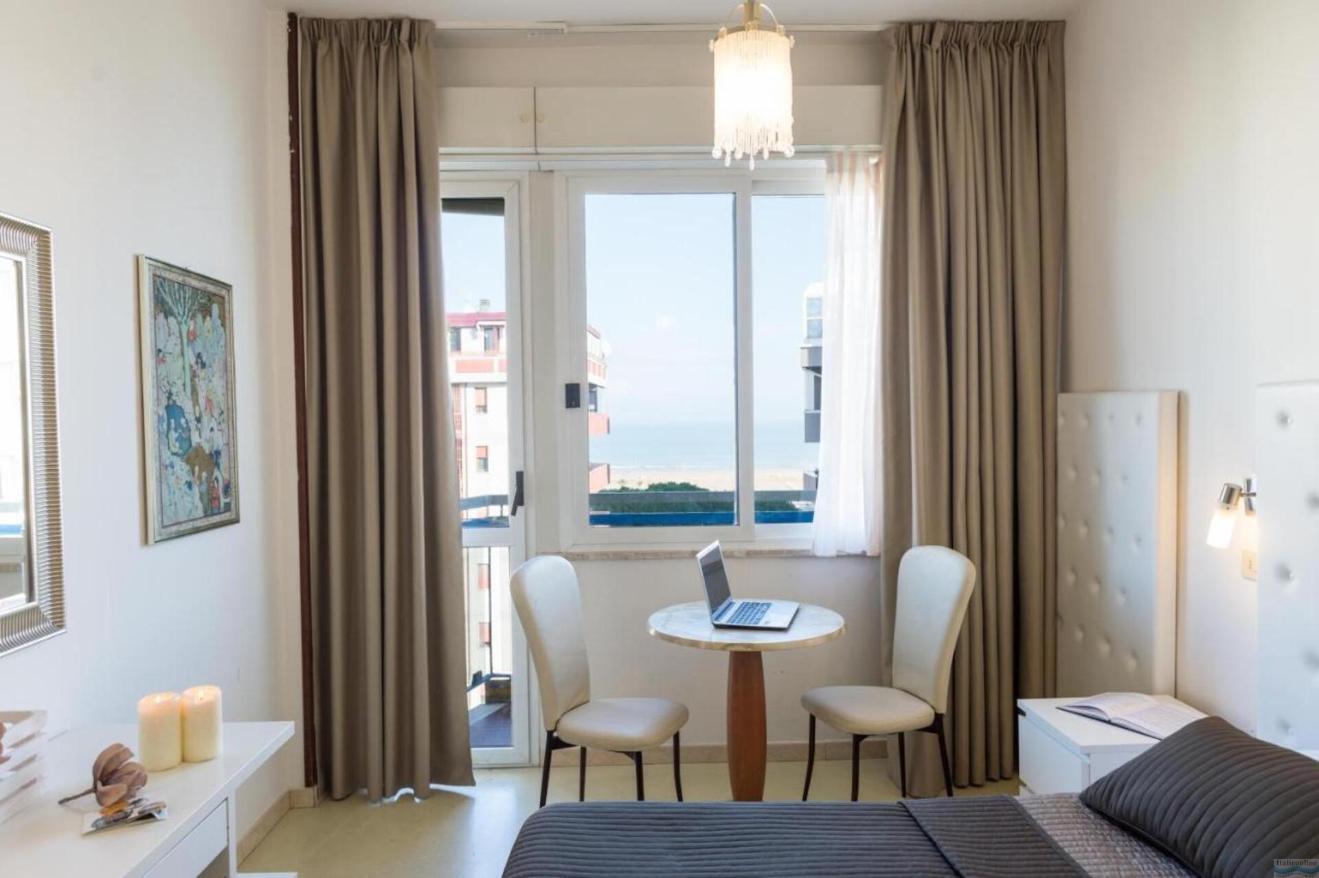 Hotel La Perla Rimini Marina centro Италия - ItalieOnline